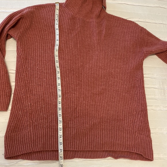 Beautiful Lou&Grey open-back turtleneck sweater - Picture 6 of 6